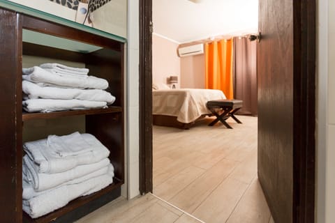 Premium Apartment, 2 Bedrooms, City View, Executive Level | Bathroom | Combined shower/tub, free toiletries, hair dryer, towels