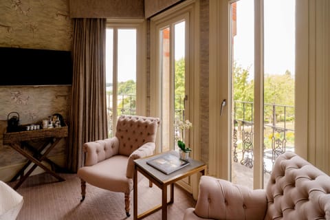 Deluxe Room, 1 Double Bed | Premium bedding, in-room safe, iron/ironing board, free WiFi