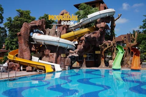 2 outdoor pools