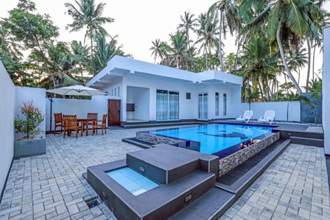 12 outdoor pools, an infinity pool, open open 24 hours, pool umbrellas