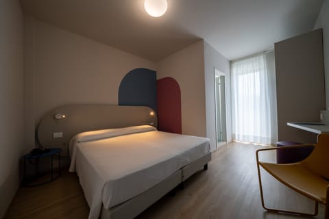 Comfort Room | In-room safe, desk, laptop workspace, free WiFi