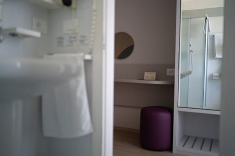 Comfort Room | Bathroom | Shower, free toiletries, hair dryer, bidet