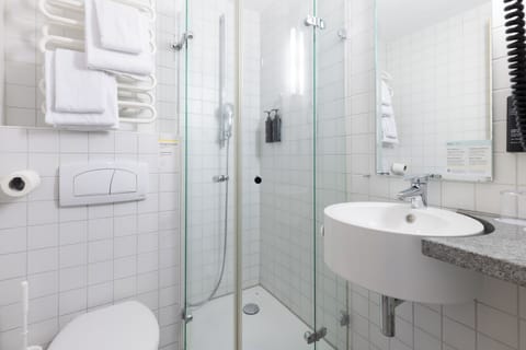 Shower, free toiletries, hair dryer, towels