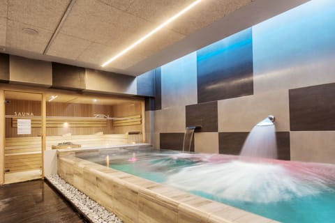 Couples treatment rooms, sauna, hot tub, steam room, hot springs