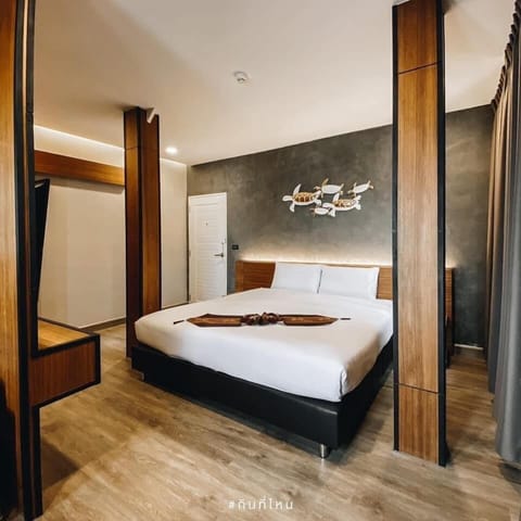 Deluxe Double Room | In-room safe, desk, blackout drapes, free WiFi
