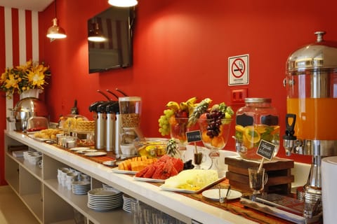 Free daily continental breakfast