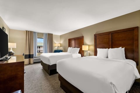 Laptop workspace, iron/ironing board, free WiFi, bed sheets