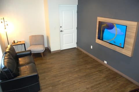 Junior Suite | Premium bedding, pillowtop beds, in-room safe, blackout drapes