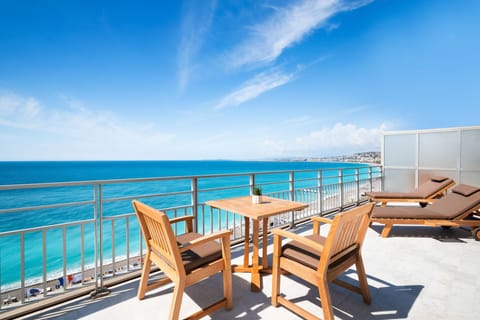 Junior Suite, 1 King Bed, Sea View (Terrace) | Hypo-allergenic bedding, minibar, in-room safe, desk