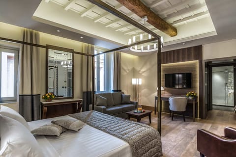 Junior Suite | Frette Italian sheets, down comforters, memory foam beds, minibar