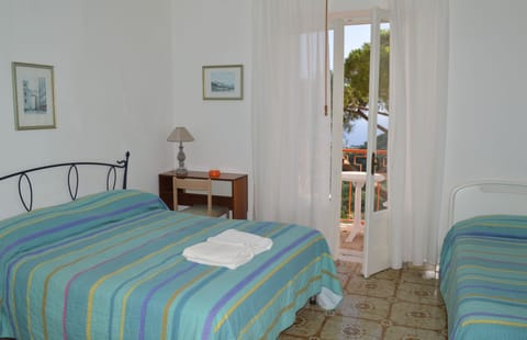 Superior Quadruple Room | Desk, free WiFi, bed sheets