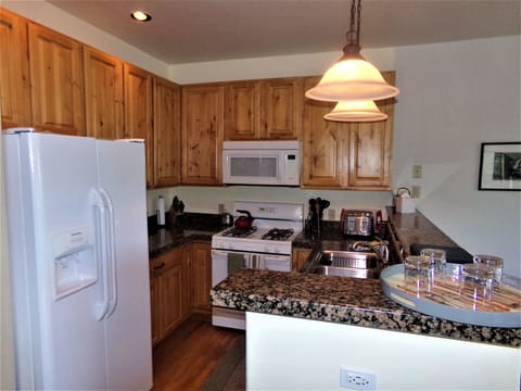 Townhome, Multiple Beds, Mountain View (Anemone Townhome 3 bed 3 bath HTAT) | Private kitchen | Full-size fridge, microwave, oven, stovetop