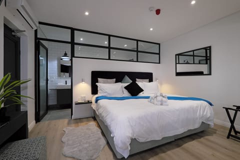 Luxury Room, Pool View | Courtyard view