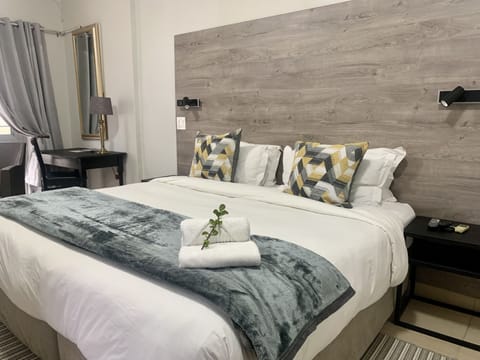 Luxury Room | Minibar, in-room safe, blackout drapes, free WiFi