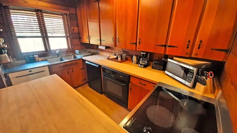 Cabin | Private kitchen | Paper towels