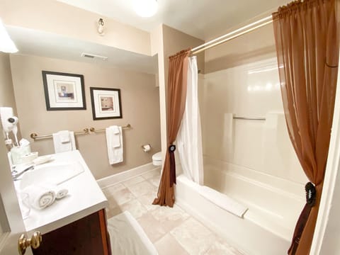 Washington King Bed | Bathroom | Free toiletries, towels