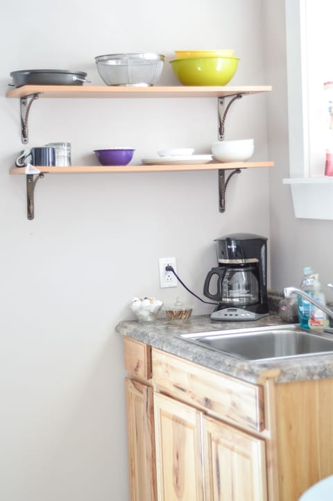 Studio Apartment, 1 Queen Bed - 209 4th Ave | Private kitchen | Fridge, microwave, coffee/tea maker, cookware/dishes/utensils