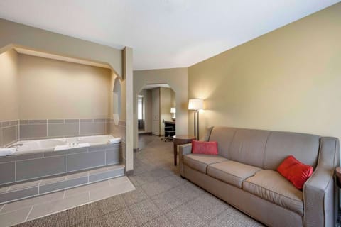 Suite, 1 King Bed, Non Smoking, Hot Tub | Desk, blackout drapes, soundproofing, iron/ironing board
