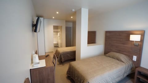 Twin Room, 2 Twin Beds | Desk, laptop workspace, iron/ironing board, free WiFi