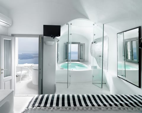 Suite, Sea View (Indoor Jetted Tub ) | Egyptian cotton sheets, premium bedding, pillowtop beds, in-room safe