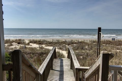House, 4 Bedrooms | Beach | On the beach