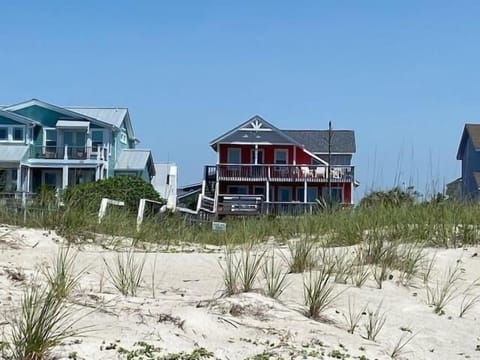 House, 5 Bedrooms | Exterior