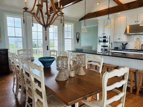 House, 5 Bedrooms | Dining