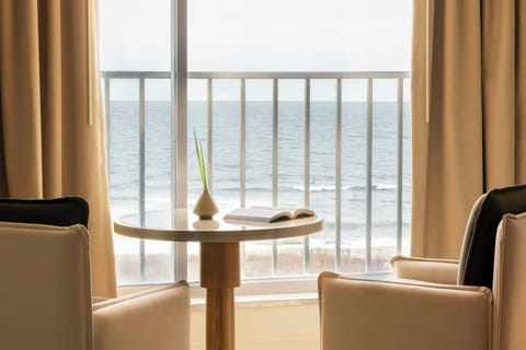 Premium bedding, pillowtop beds, minibar, in-room safe