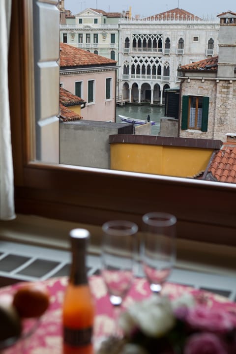 Superior Double Room, Canal View | Room amenity