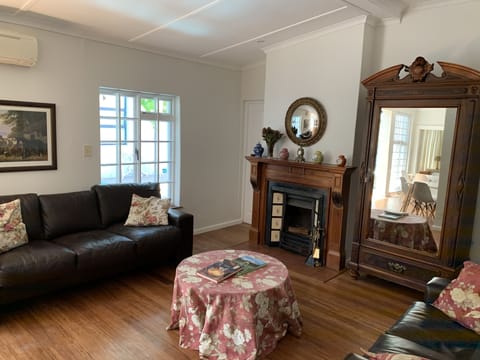 43-inch Smart TV with satellite channels, TV