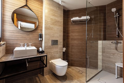 Shower, free toiletries, hair dryer, towels