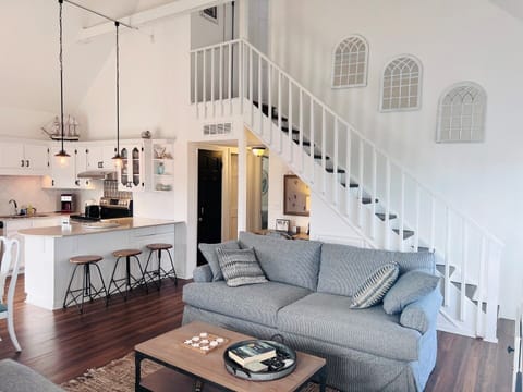 House, 3 Bedrooms | Living area | DVD player