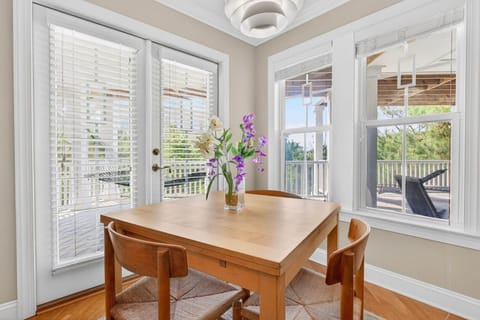 House, 5 Bedrooms | Dining