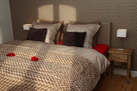 Minibar, desk, soundproofing, free cribs/infant beds