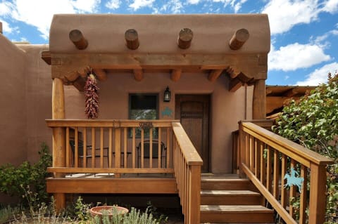 Traditional Room, 1 Queen Bed (Cowgirl Room - Queen Bed) | Terrace/patio