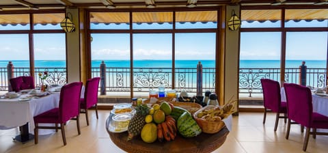 Lunch, dinner and brunch served