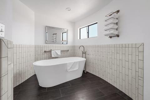 Penthouse Suite, 1 King Bed, Fireplace & Patio, Non-Smoking | Bathroom | Designer toiletries, hair dryer, towels, soap