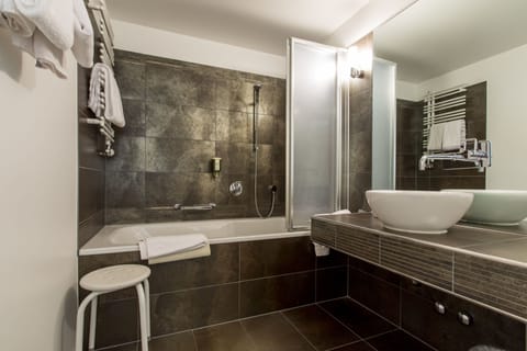 Superior Double Room | Bathroom | Free toiletries, bathrobes, slippers, towels