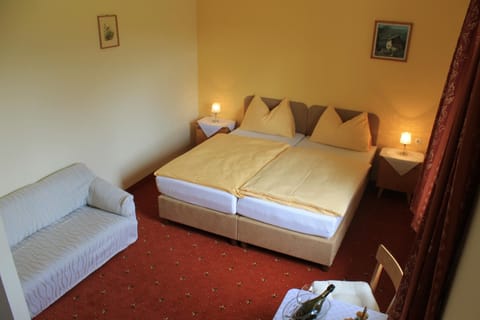 Twin Room, Mountain View | Premium bedding, bed sheets