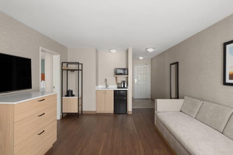 Suite, 1 King Bed, Non Smoking (Two-Room) | Premium bedding, pillowtop beds, in-room safe, desk