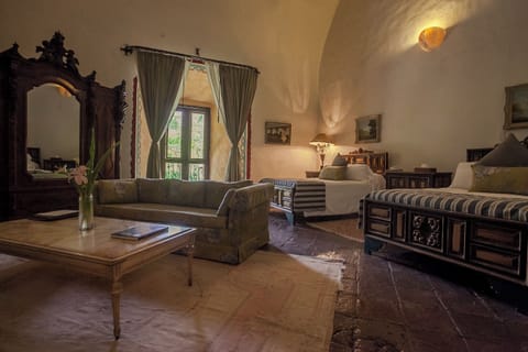 Master Suite | In-room safe, bed sheets