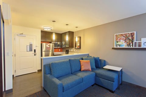 Pillowtop beds, in-room safe, desk, laptop workspace