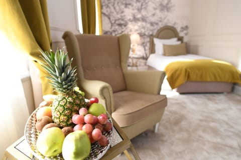 Basic Single Room, 1 Bedroom | Minibar, in-room safe, desk, blackout drapes