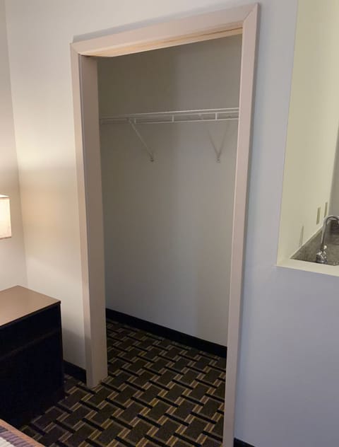 Standard Room, 1 King Bed | Desk, iron/ironing board, free WiFi, bed sheets