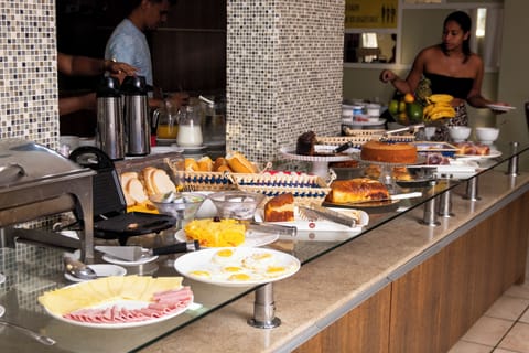 Free daily buffet breakfast