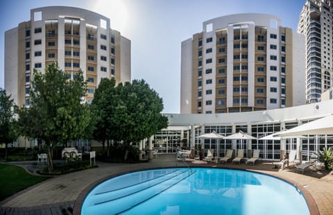 Outdoor pool, pool umbrellas, sun loungers