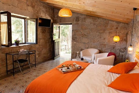 Double or Twin Room (Colmenar abeja reina) | Premium bedding, down comforters, memory foam beds, blackout drapes