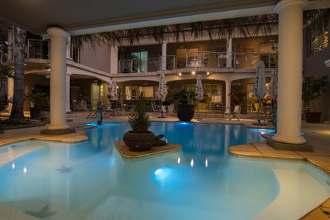 Poolside bar