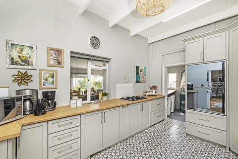 Fridge, coffee/tea maker, electric kettle