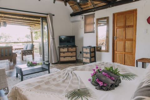 Luxury Chalet | Premium bedding, down comforters, iron/ironing board, WiFi (free)